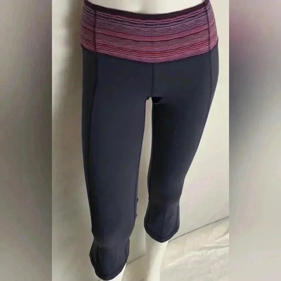 Lululemon Gather and Crow Il crop legging, Navy/ multi-colored, size 6. - Picture 4 of 8